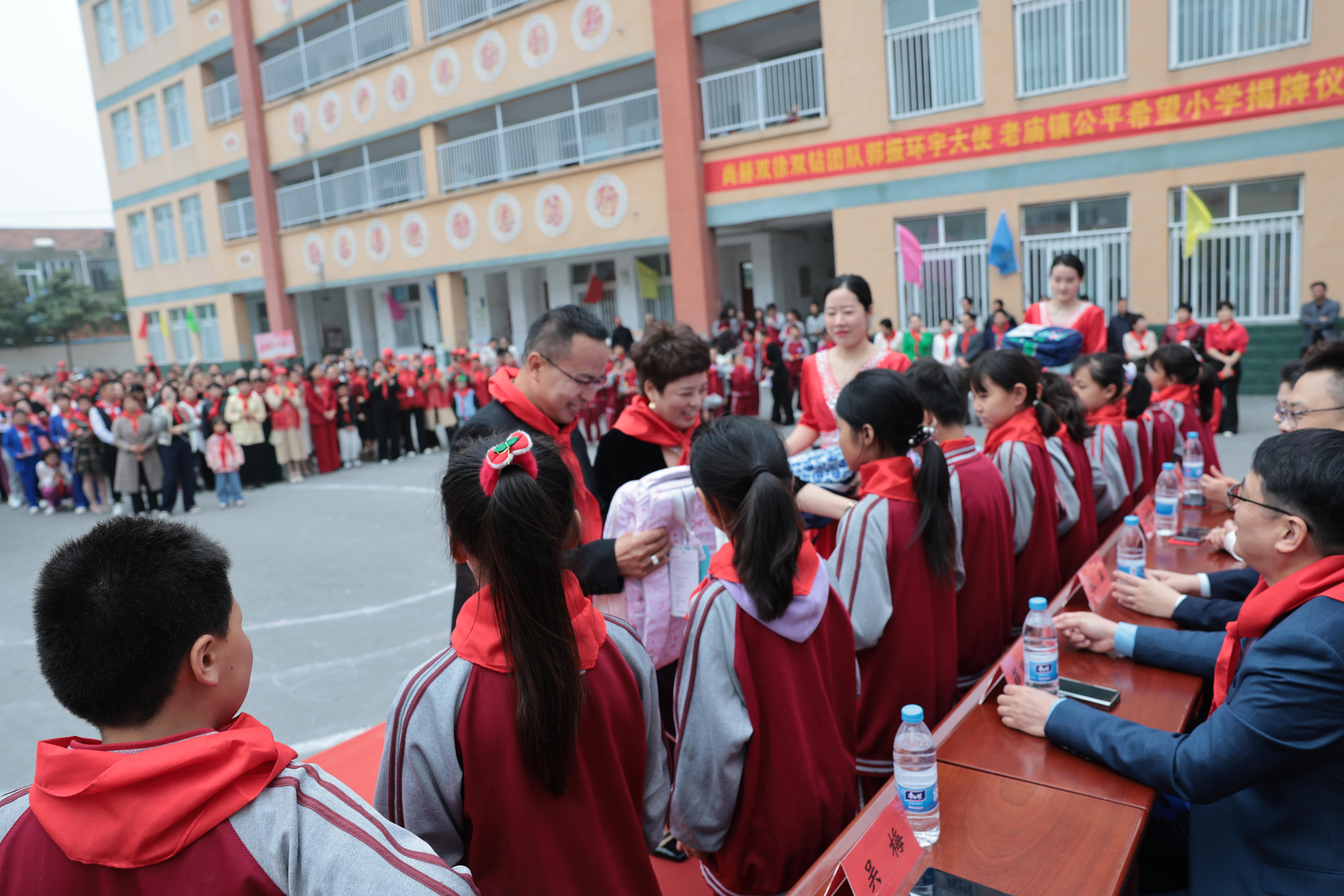 在爱意的“双向奔赴”中丨第249所江南体育(中国)官方网站公益学校揭牌