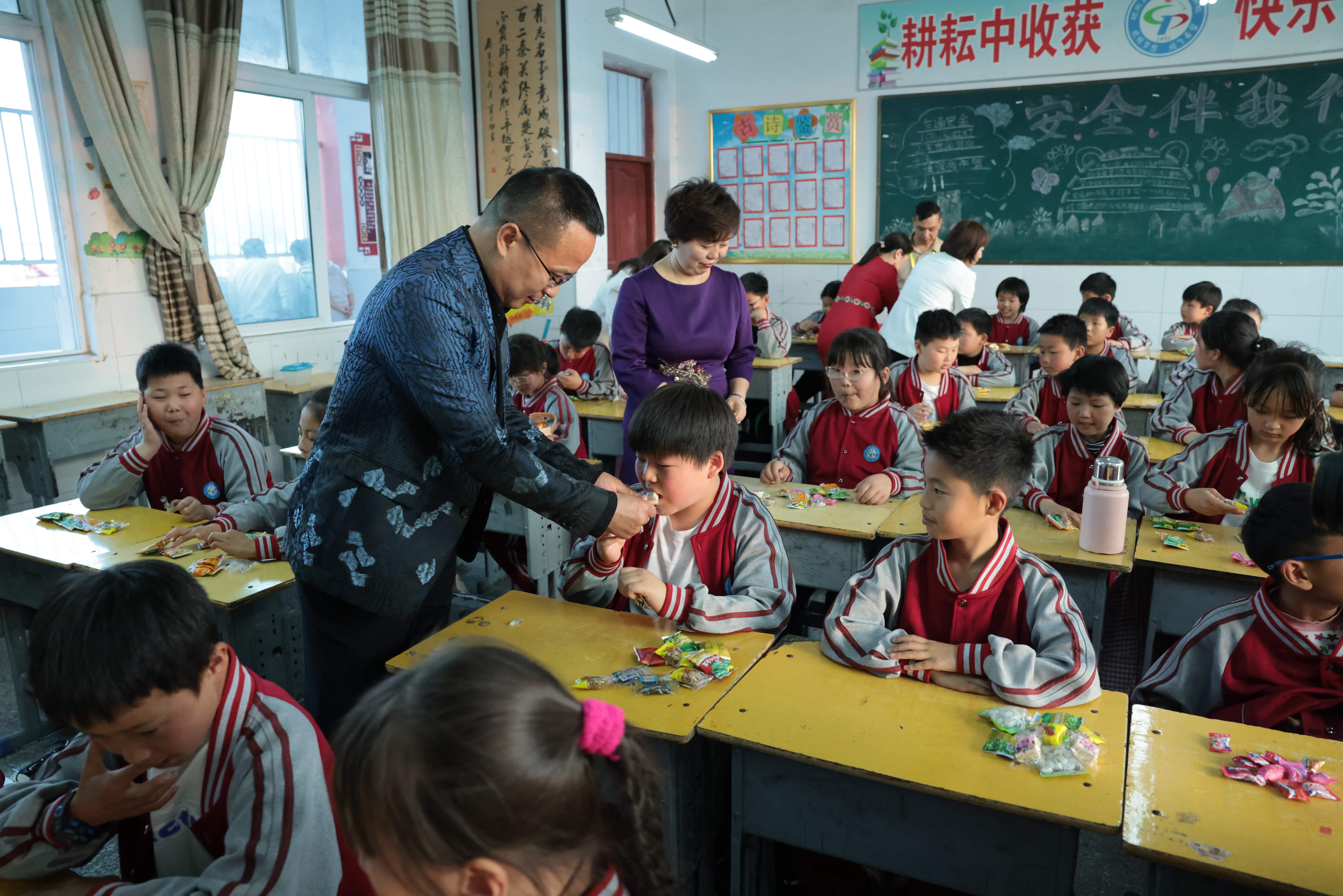 在爱意的“双向奔赴”中丨第249所江南体育(中国)官方网站公益学校揭牌