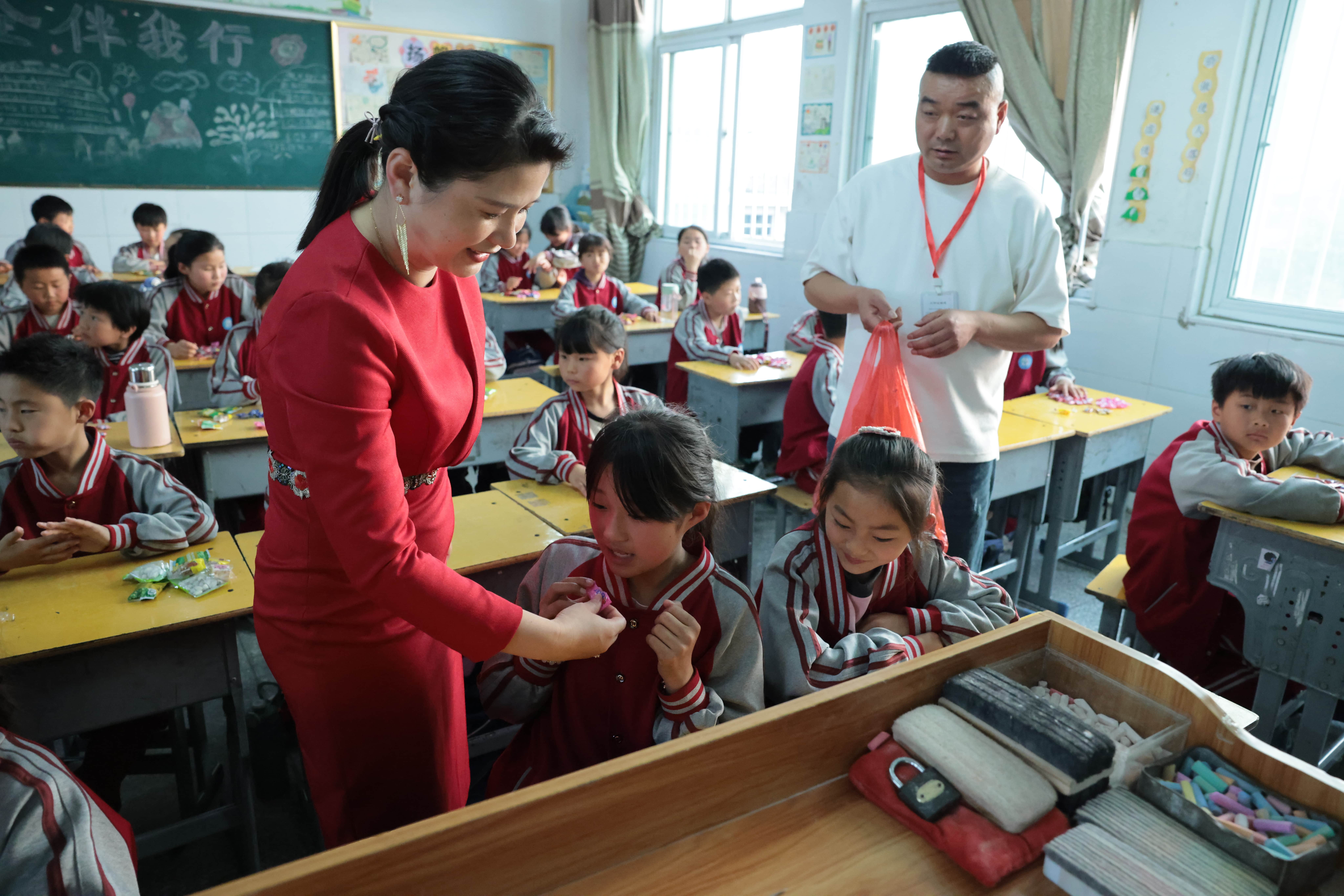 在爱意的“双向奔赴”中丨第249所江南体育(中国)官方网站公益学校揭牌