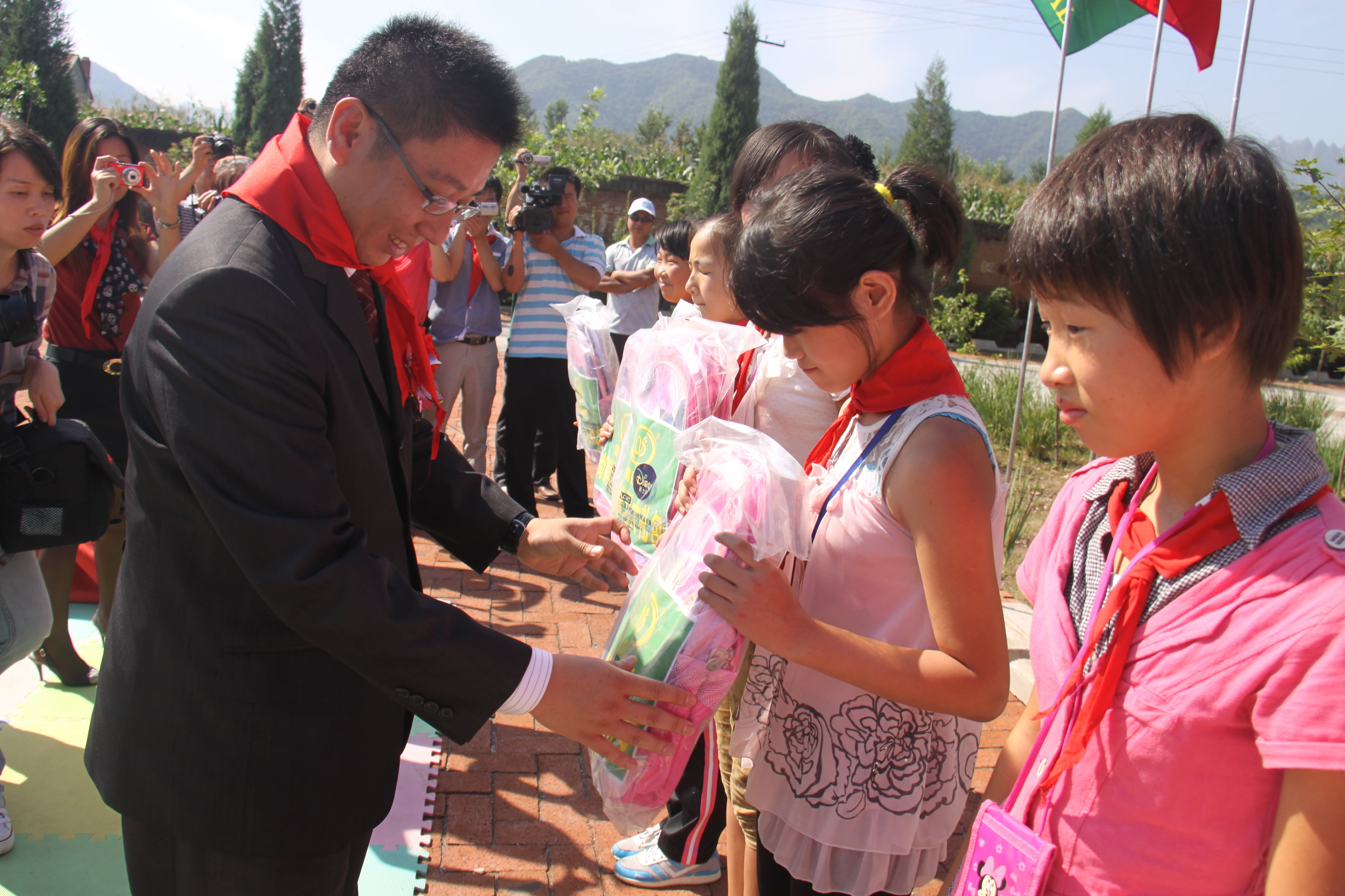 第17所 承德市乌龙矶江南体育(中国)官方网站牛艳玲小学