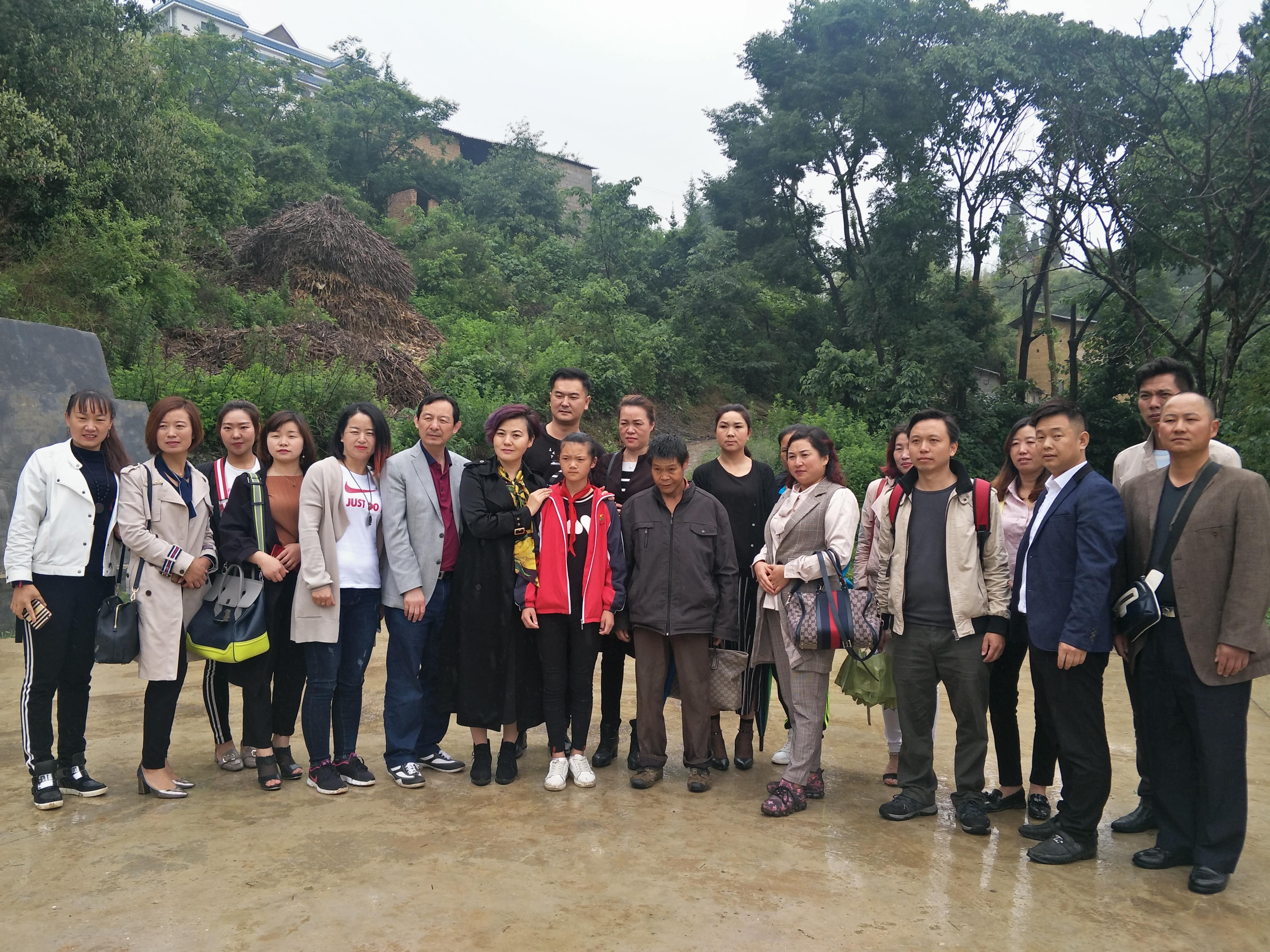 第152所 石林彝族自治县路美邑中心学校路美邑江南体育(中国)官方网站李凤莲小学