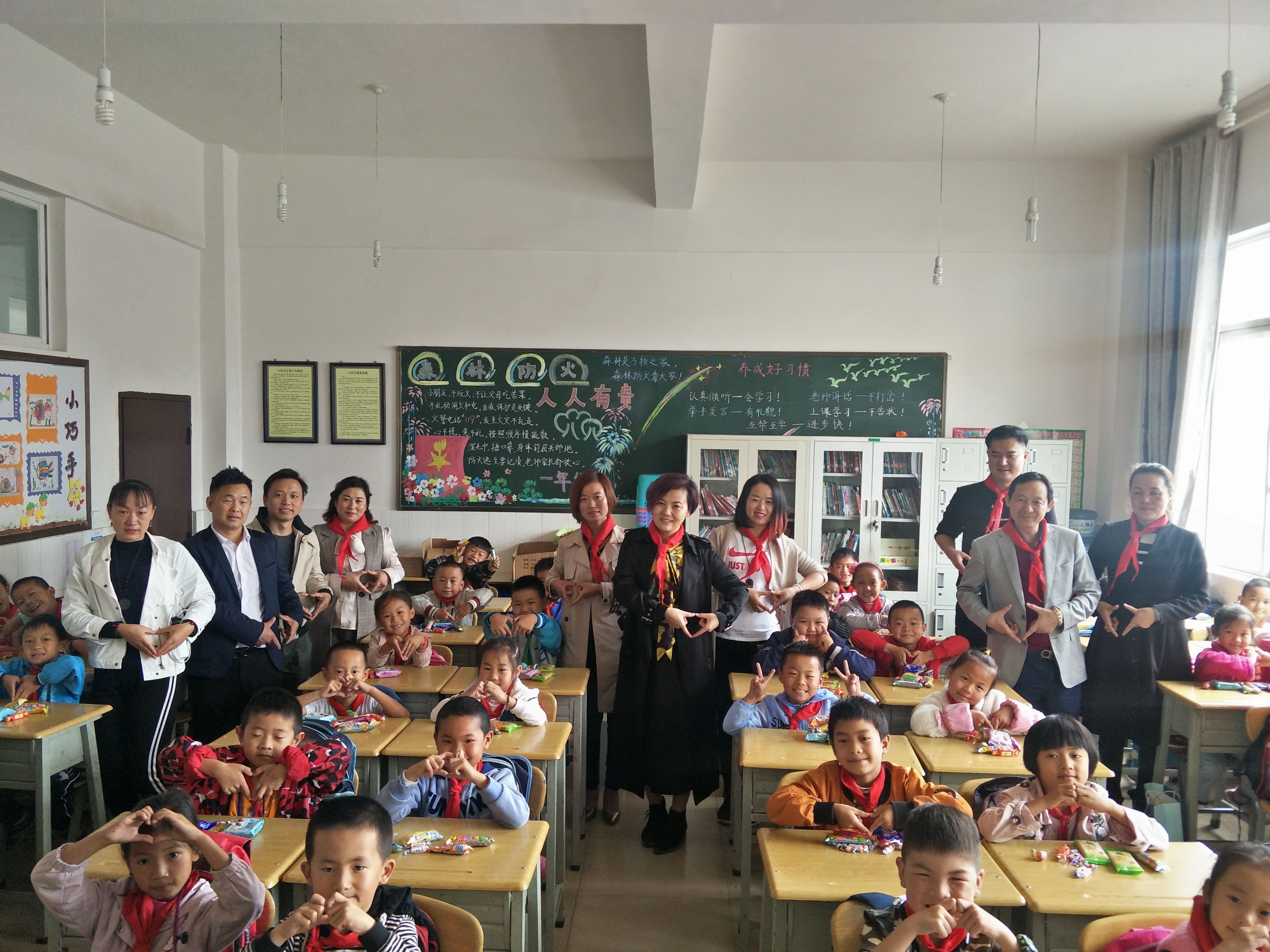 第152所 石林彝族自治县路美邑中心学校路美邑江南体育(中国)官方网站李凤莲小学