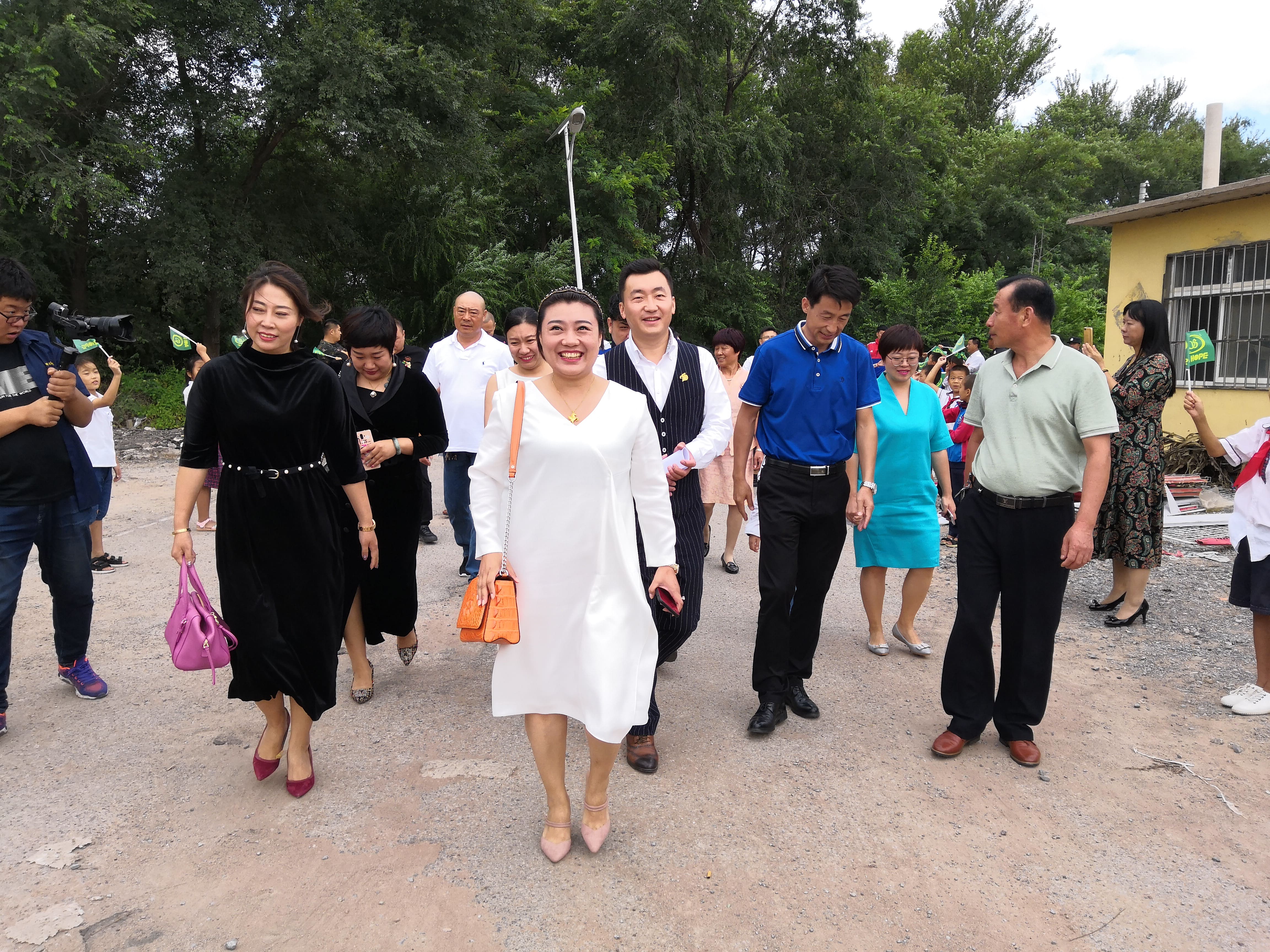 第160所 瓦房店市西杨乡江南体育(中国)官方网站李佳燚小学